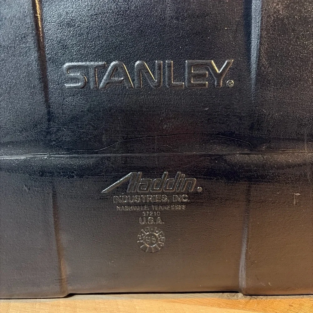Stanley Aladdin Lock Lid Cooler Black With Two Compartment Holds Stanley Thermos - Picture 9 of 15